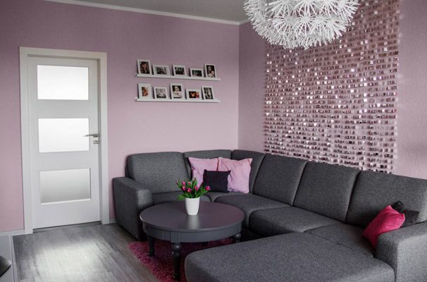 Obývací pokoj v odstínech lila
